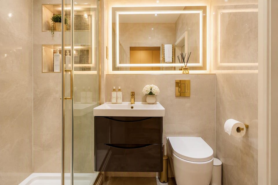 Shower, Toilet, Bathroom, bidet, towels