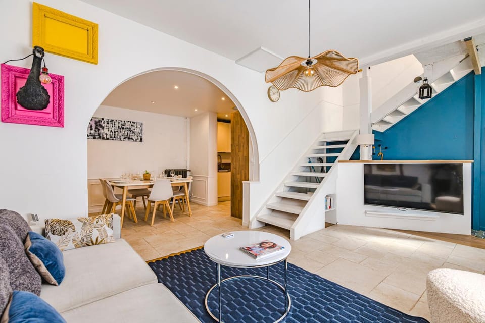 Living room, Dining area