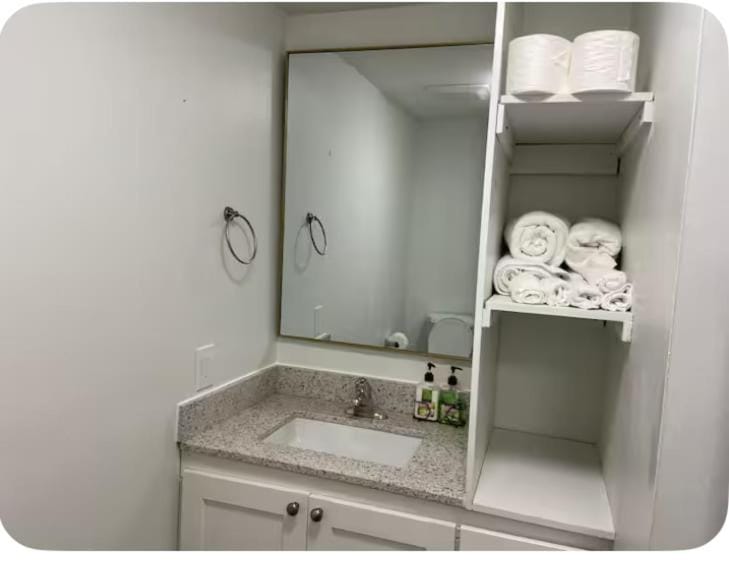 Cozy basement apartment with private patio Apartment in Kentville