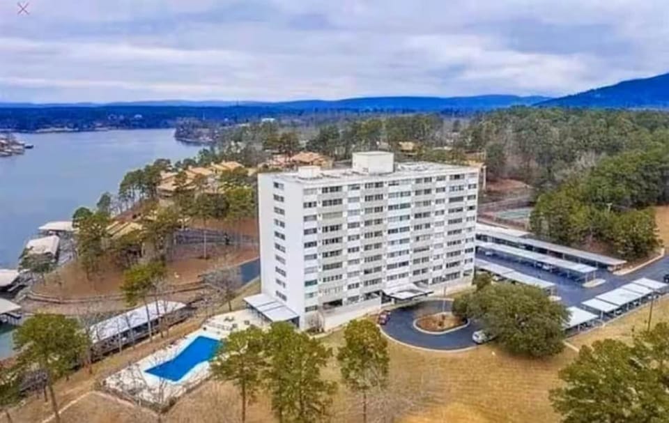 Lakeview Retreat Minutes to Oaklawn Apartment in Rockwell