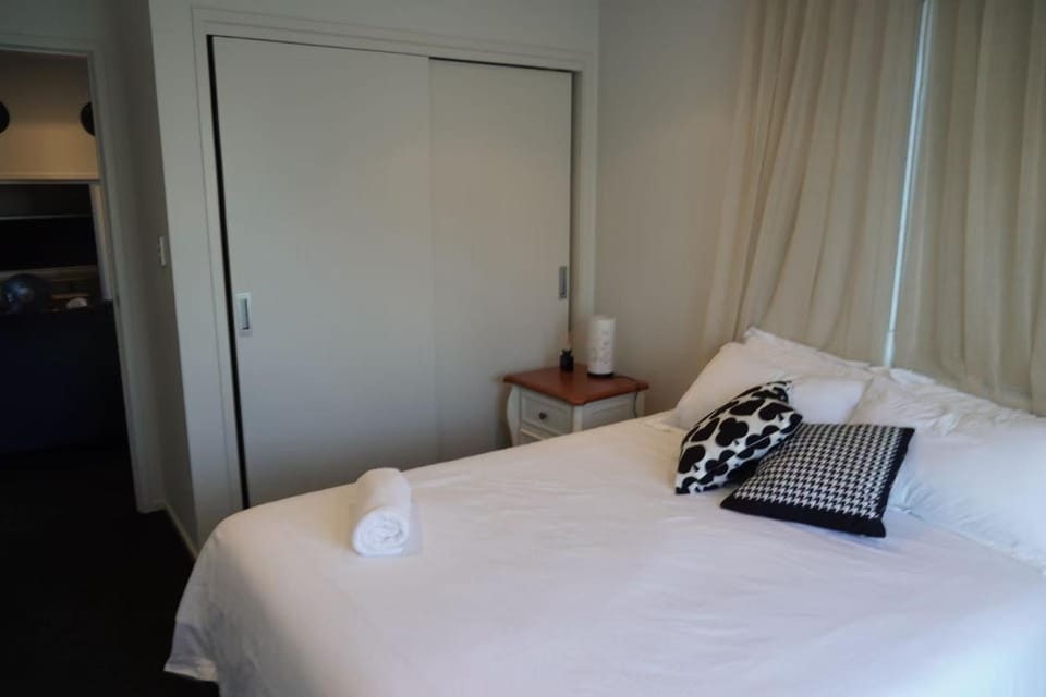 Bedroom, wardrobe