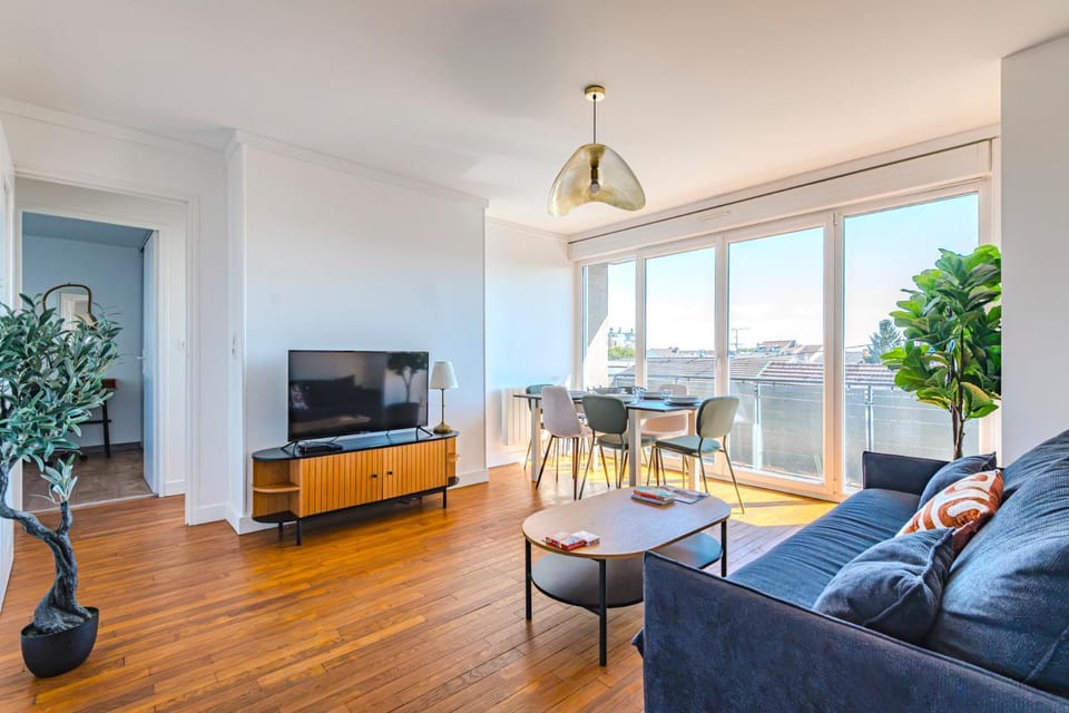 TV and multimedia, Living room, Dining area