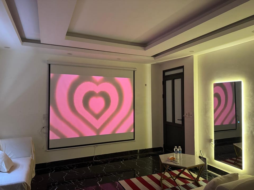Communal lounge/ TV room