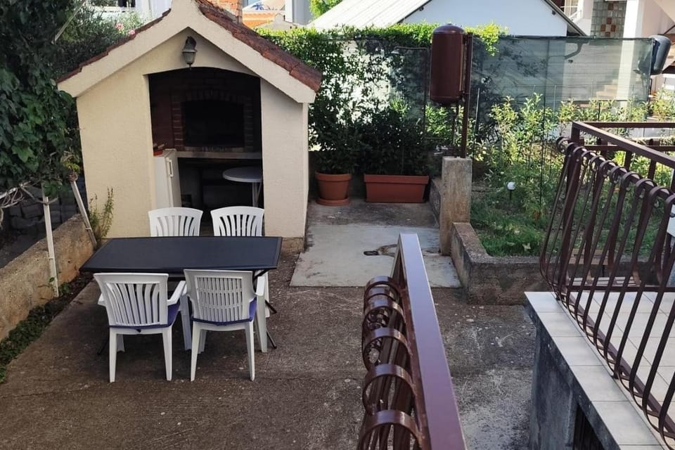 Location, children, Family