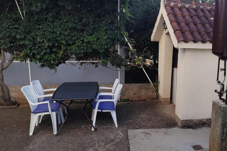 Location, children, Family