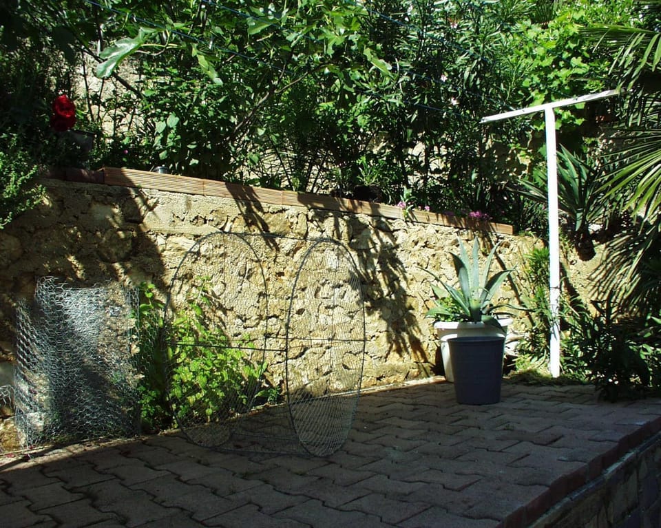 Location, children, Family