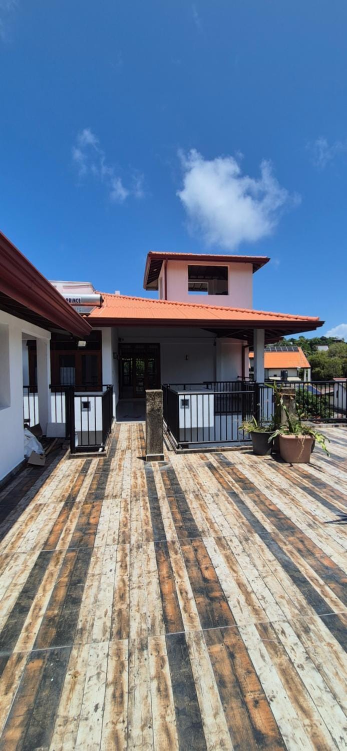 Skyloft timbersuits Galle Apartment in Galle