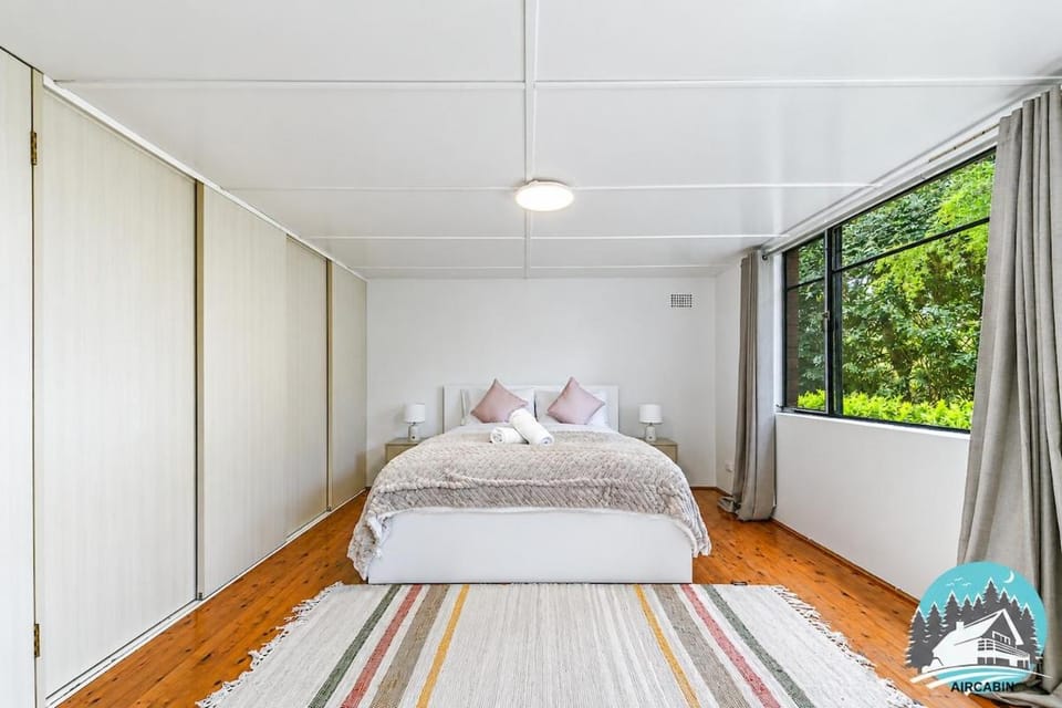 Modern 4BR Family Home in Middle Cove House in Sydney