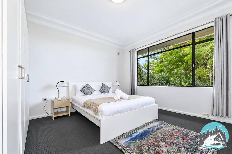 Modern 4BR Family Home in Middle Cove House in Sydney