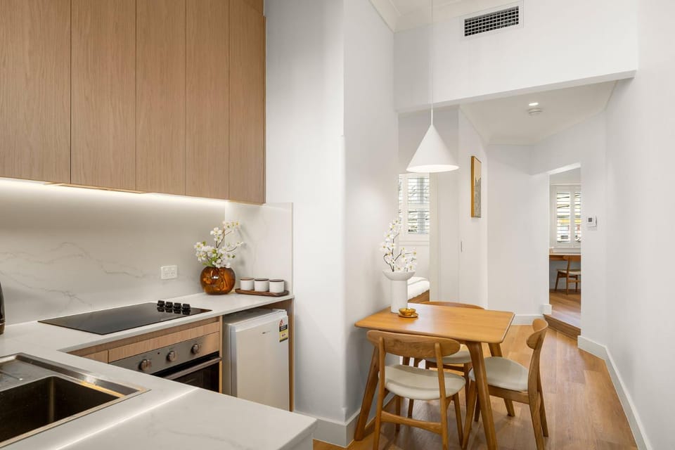 Kitchen or kitchenette, Living room, Seating area, Dining area, stove