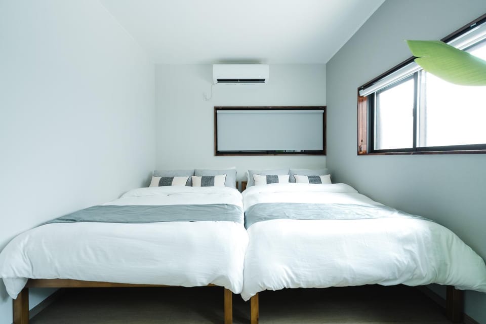 Bed, Photo of the whole room, Bedroom, air conditioner