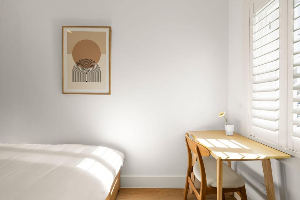 Bed, Photo of the whole room, Dining area, Bedroom