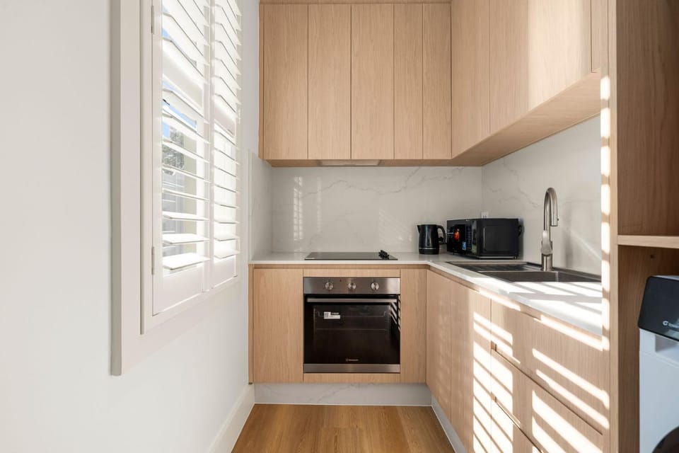 Coffee/tea facilities, Kitchen or kitchenette, dishwasher, oven, stove, toaster