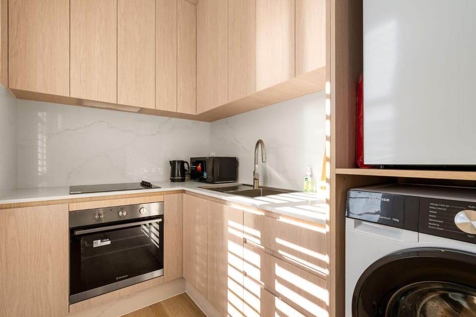 Coffee/tea facilities, Kitchen or kitchenette, dishwasher, oven, stove, toaster