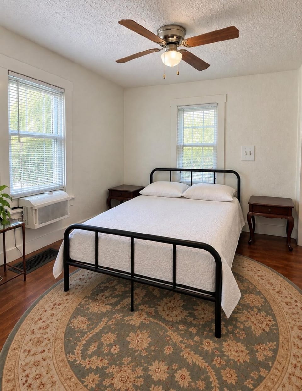 Home Near IU Stadium and Downtown- 6 Beds House in Bloomington