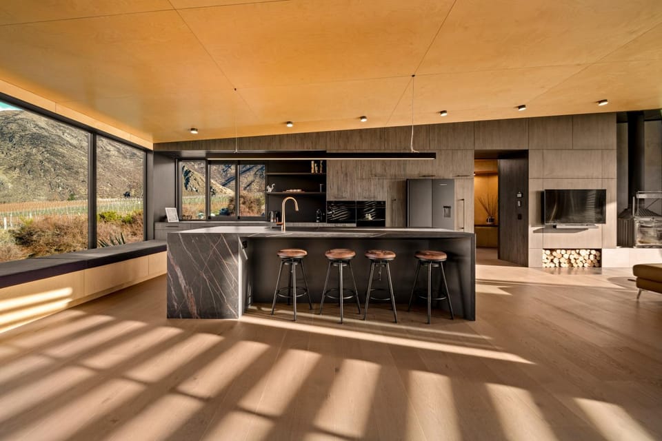 Kitchen or kitchenette, Dining area, stove