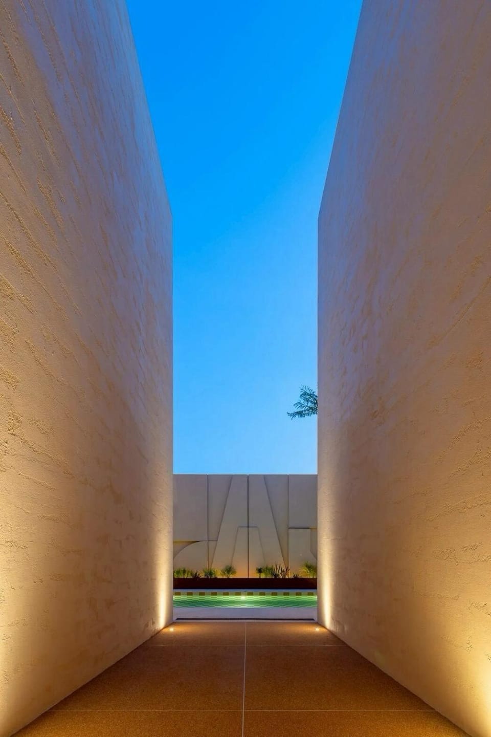 Property building, Day, Swimming pool