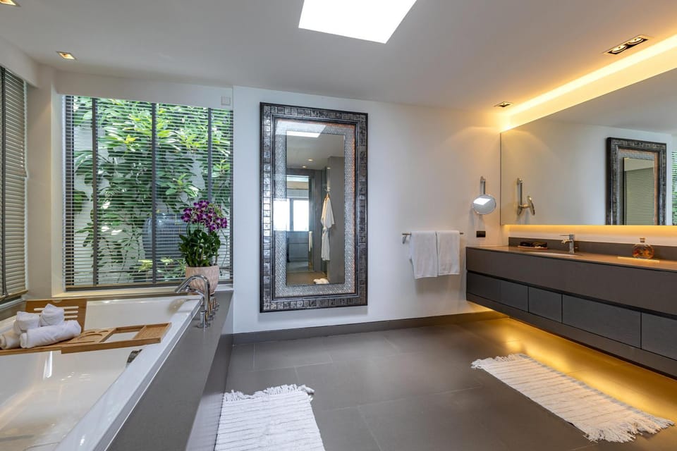 Bathroom, Bath, towels
