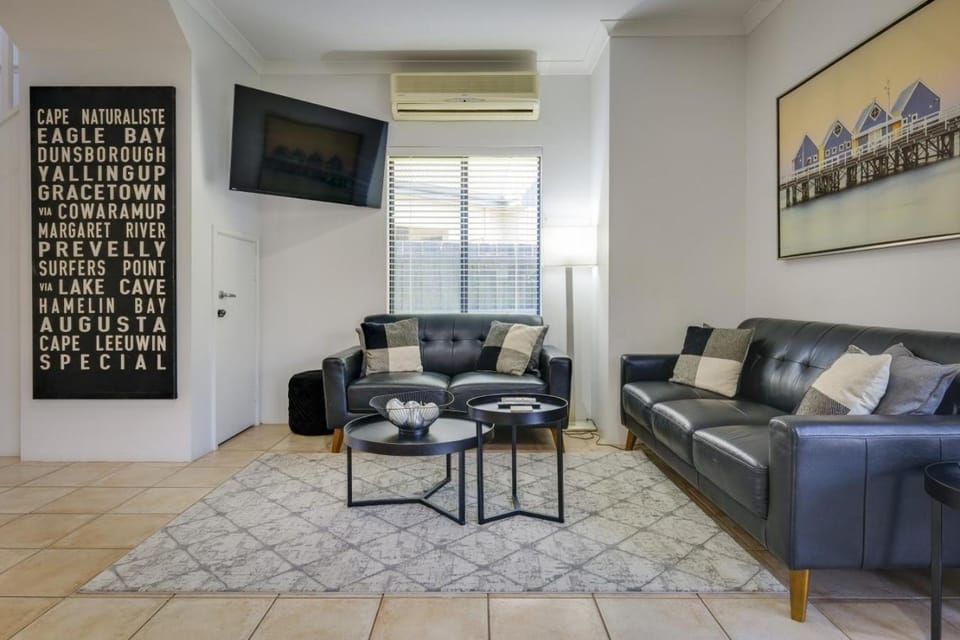 Dunsboroughs Doorstep Townhouse Great Location House in Dunsborough