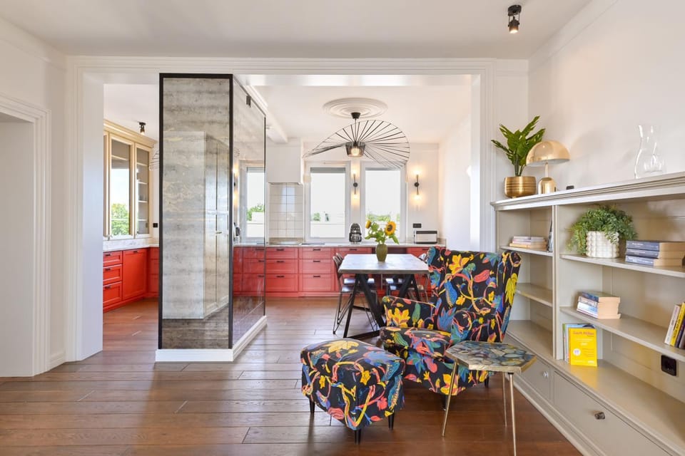 Kitchen or kitchenette, Living room, Seating area