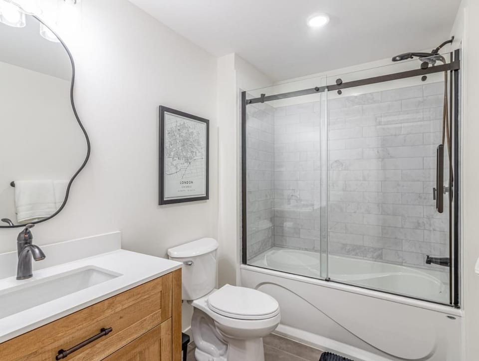 Historic SoHo Charm, Modern 2BR House in London