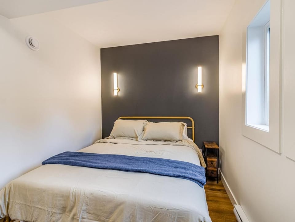 Historic SoHo Charm, Modern 2BR House in London