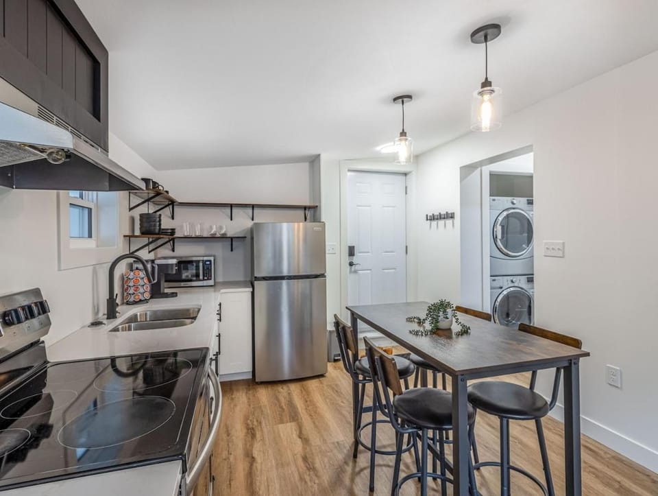 Historic SoHo Charm, Modern 2BR House in London