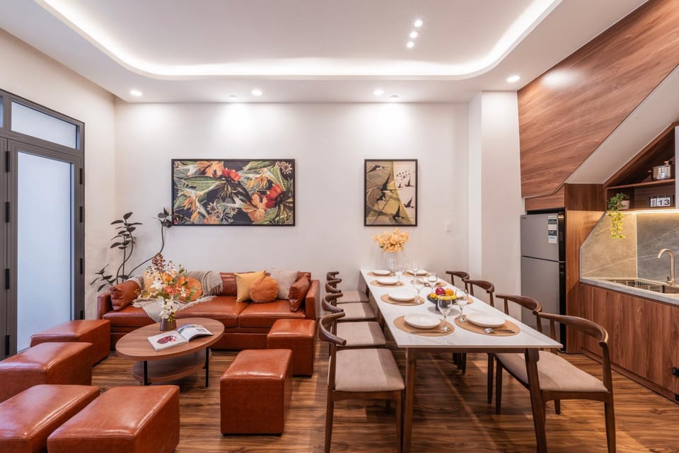 TV and multimedia, Kitchen or kitchenette, Living room, Photo of the whole room, Seating area, Dining area, microwave, stove, air conditioner