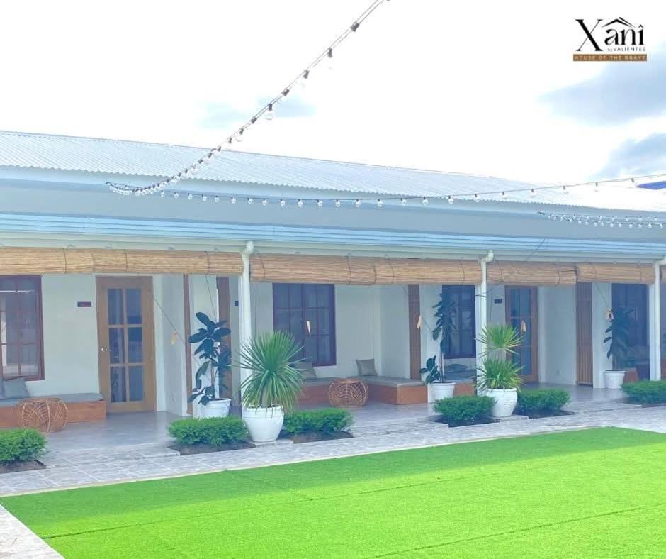 Property building, Day, People, Guests, Pool view, Family