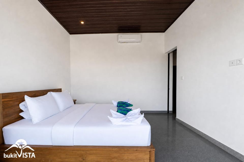 Bed, Photo of the whole room, Bedroom, towels, air conditioner
