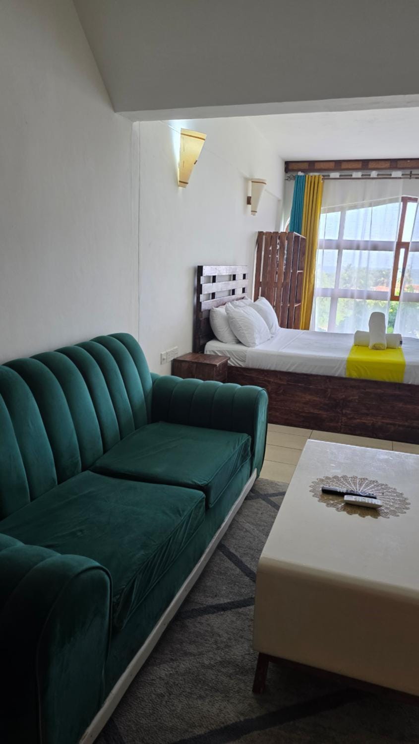 Sun and Sand-Golden Sun Apartment in Diani Beach