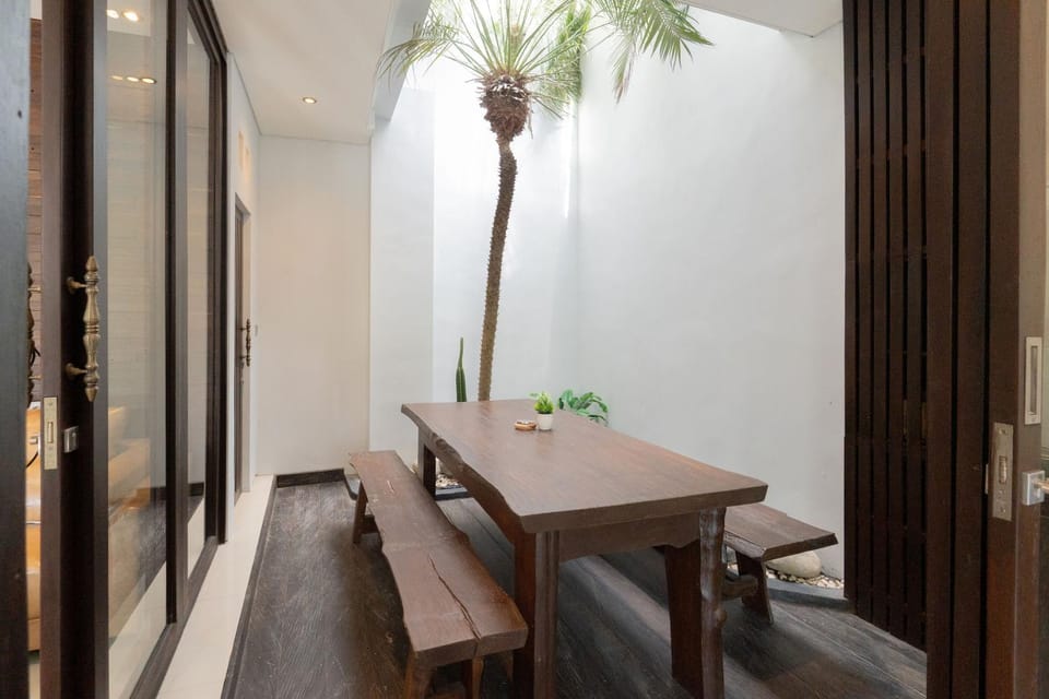 Seating area, Dining area
