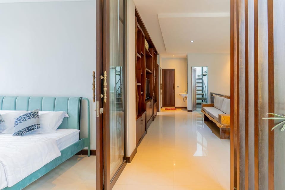 TV and multimedia, Living room, Seating area, Bedroom