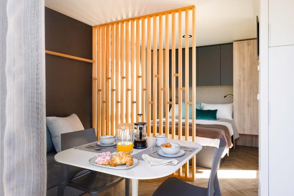 Dining area, Bedroom