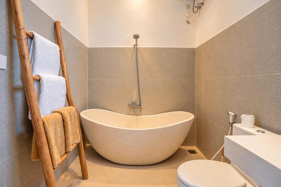 Shower, Toilet, Bathroom, Bath, towels