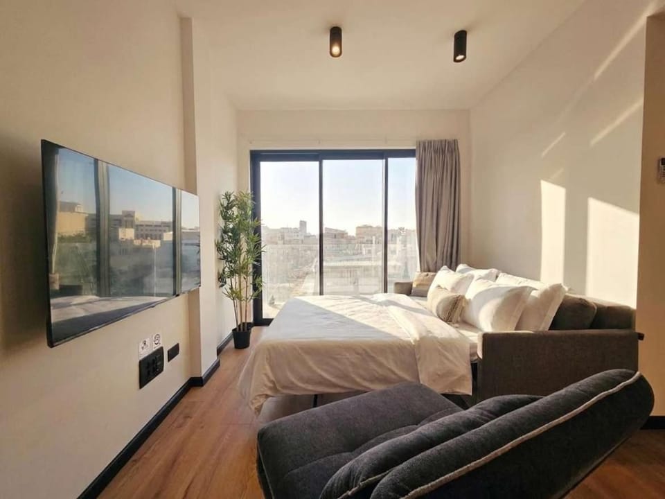 Communal lounge/ TV room, Bed, TV and multimedia, Living room, Photo of the whole room, Seating area, Bedroom