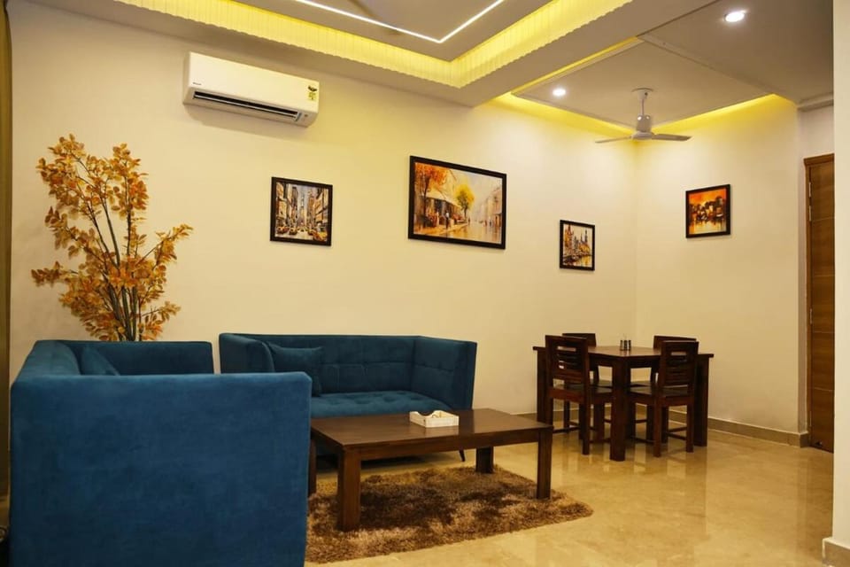 Living room, Seating area, air conditioner
