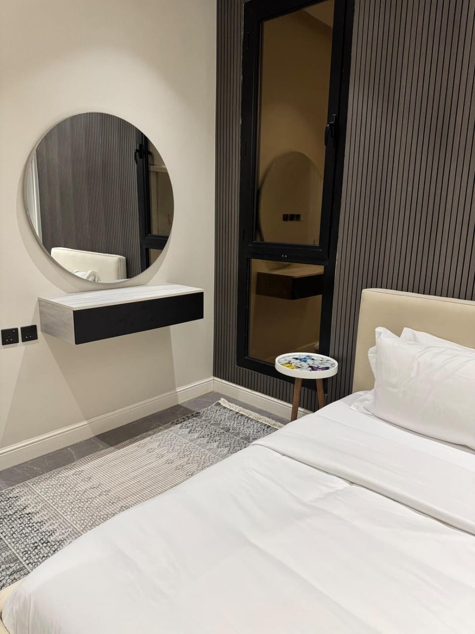 Bed, Bathroom, Photo of the whole room, Bedroom