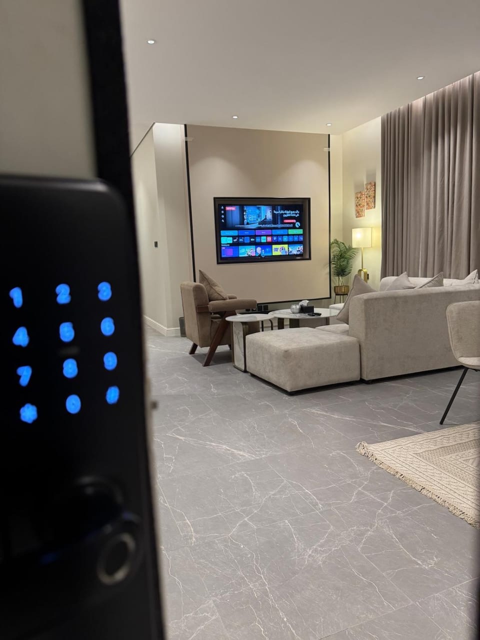 Bed, TV and multimedia, Living room, Photo of the whole room, Seating area, Bedroom