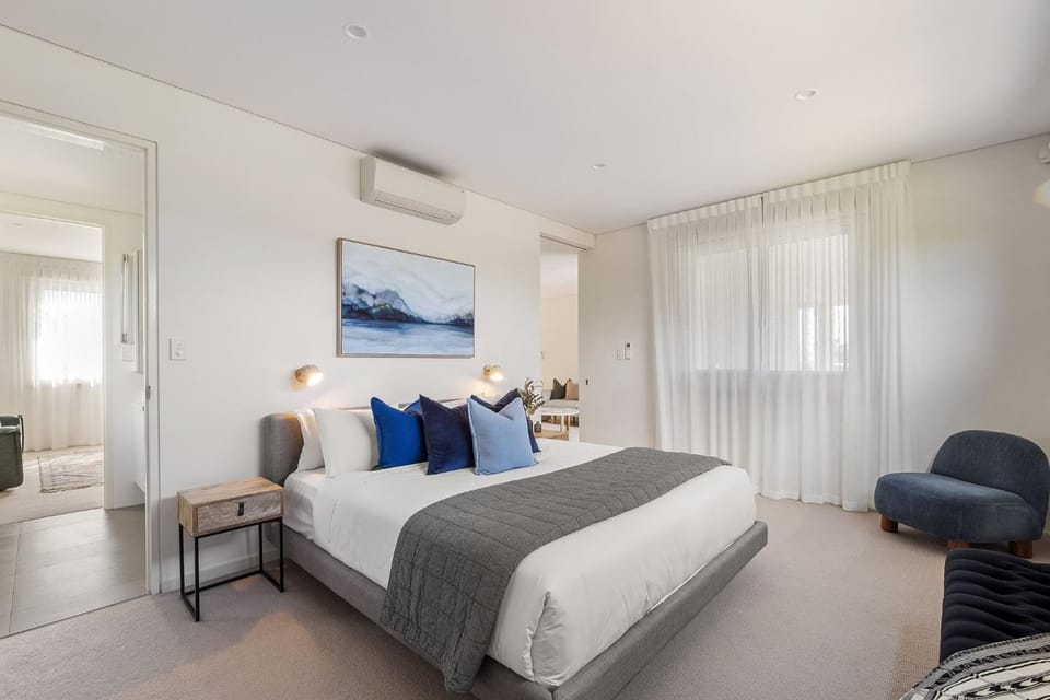Bed, Bedroom, air conditioner