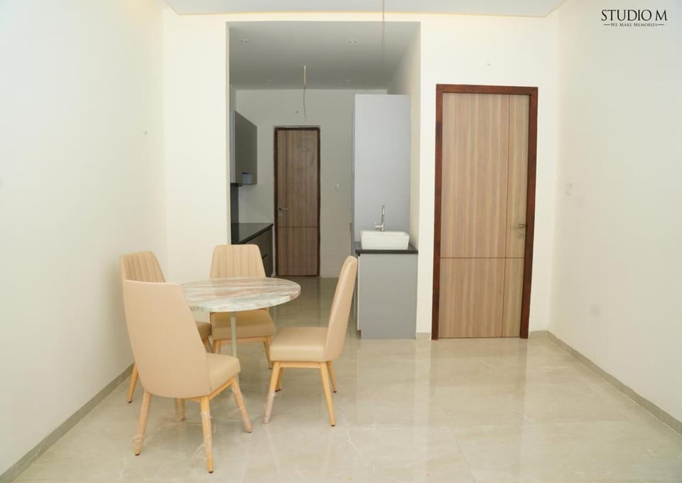 Seating area, Dining area