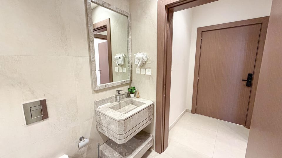 استوديو سرير كنج وجلسة جانبية ومدخل ذاتي Apartment in Jeddah