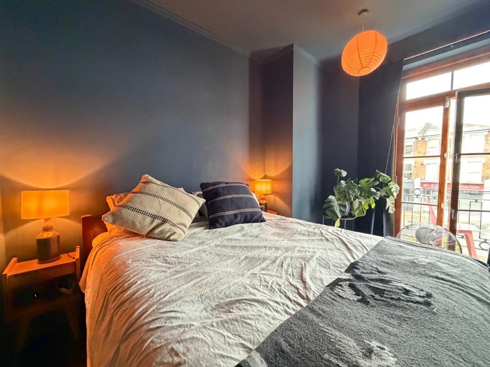 Soulful 1BDR Flat with Balconies in Kentish Town Apartment in London Borough of Islington