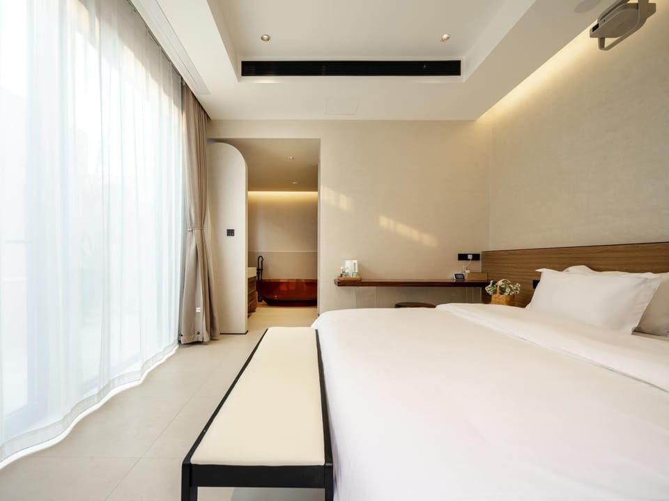 Bed, Photo of the whole room, Bedroom