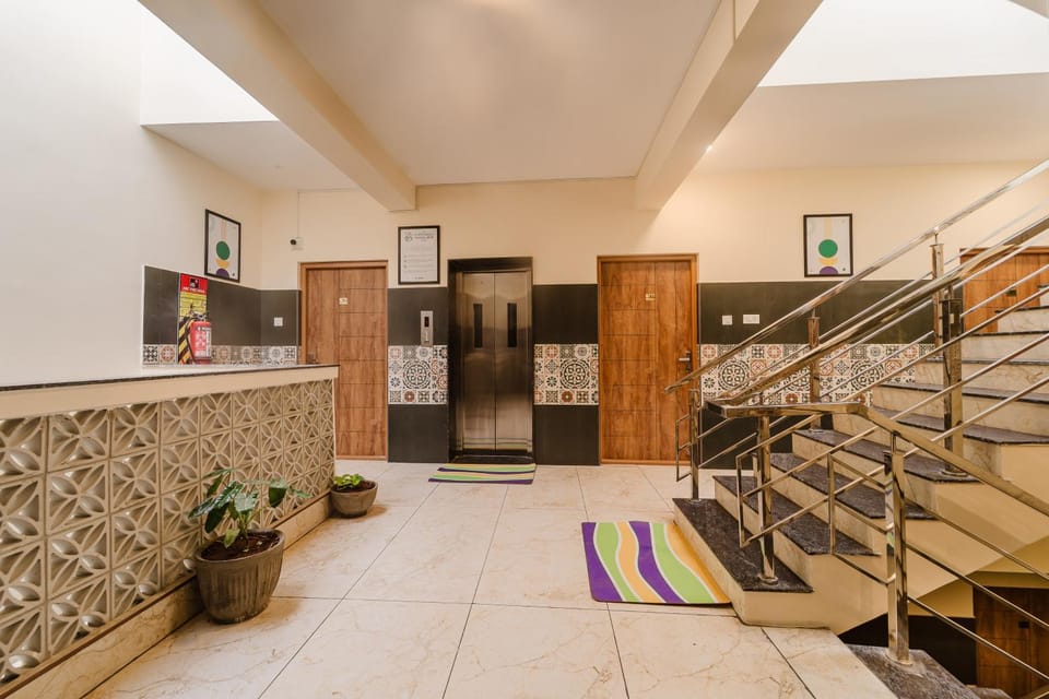 Lobby or reception, elevator