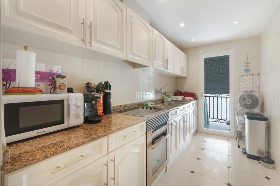Kitchen or kitchenette, Living room