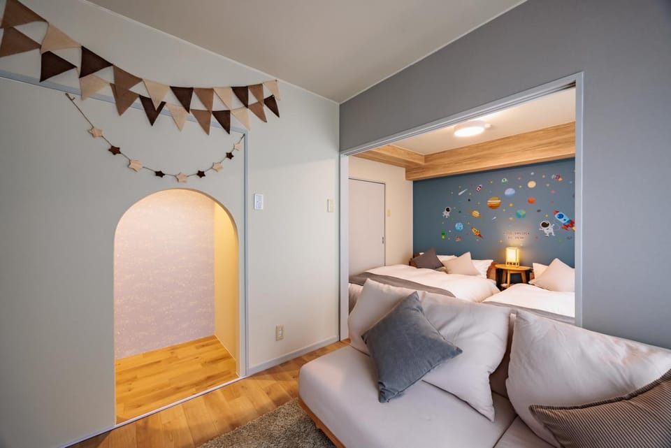 Bed, Living room, Bedroom
