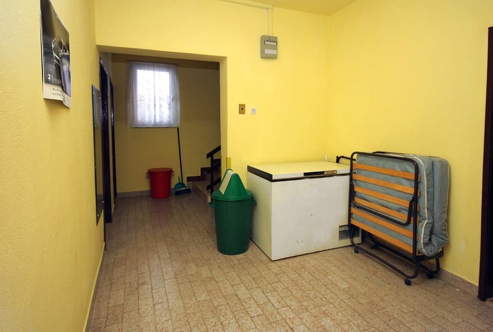 Location, children, Family