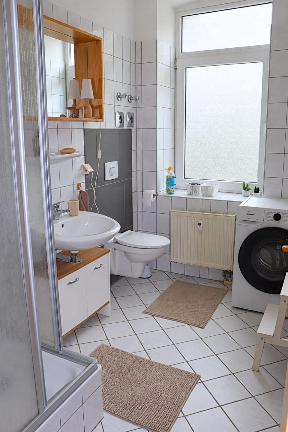 Shower, Toilet, Bathroom, towels, washing machine