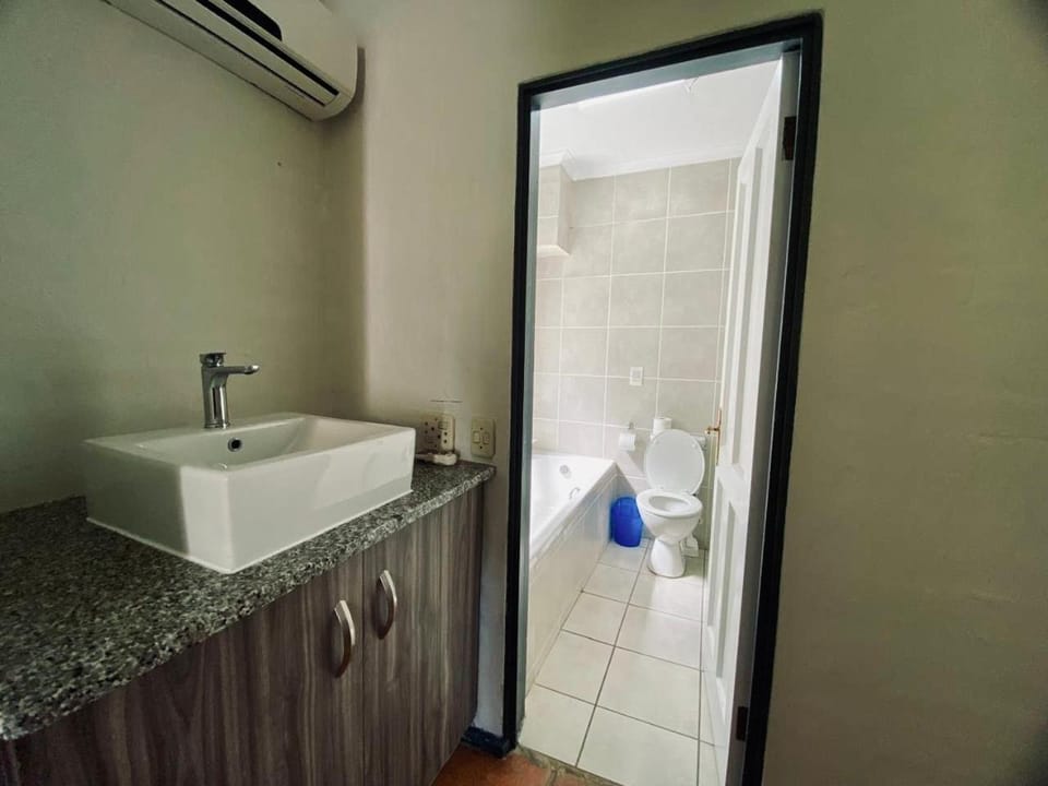 Bathroom, air conditioner